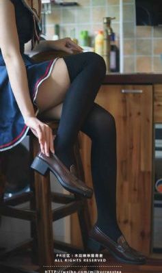 欧美黑色卫衣街拍_蓝光影视在线观看